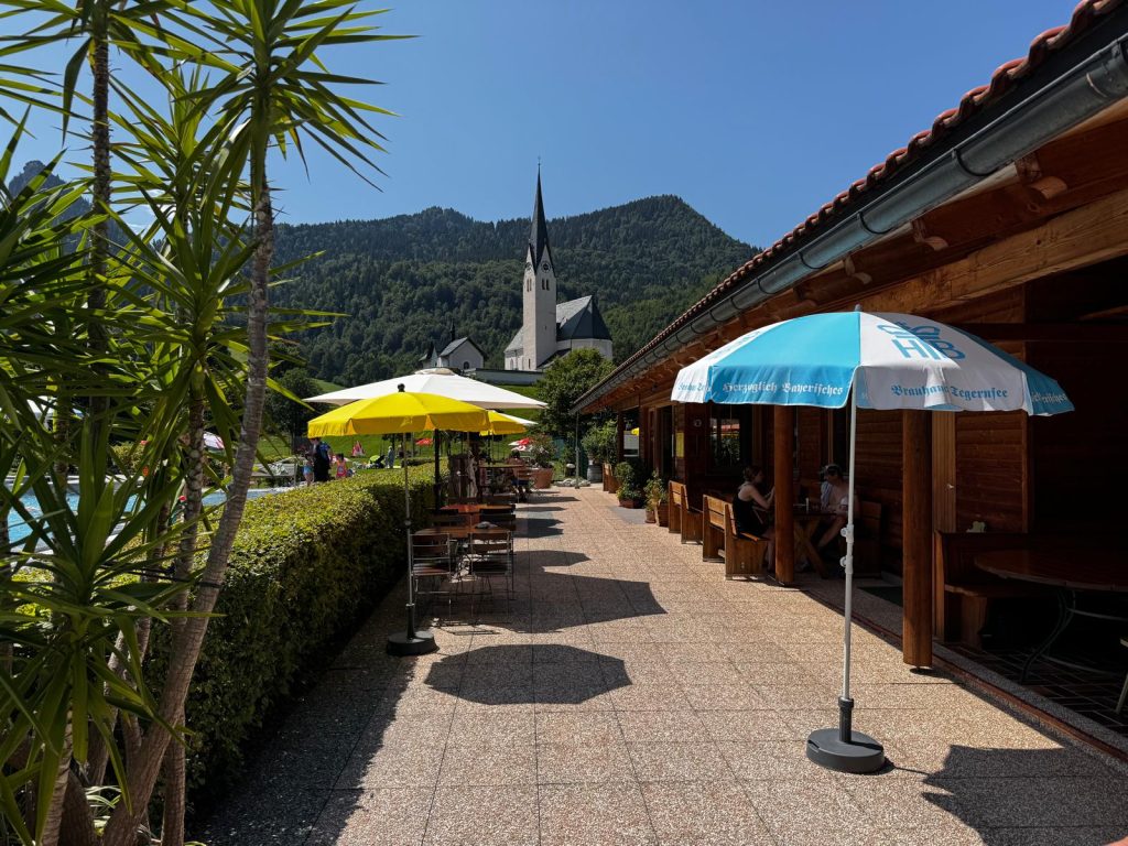 Warmfreibad Kreuth mit Kiosk.